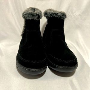 Khombu Black Faux Fur Winter short boot